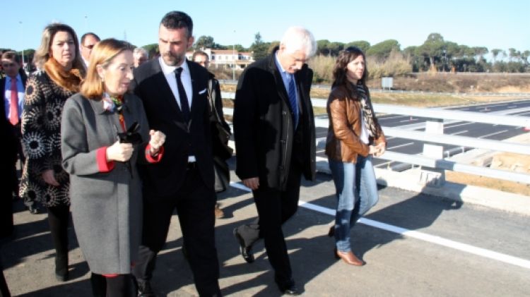 La ministra de Foment, Ana Pastor, i el conseller de Territori, Santi Vila, aquest migdia © ACN