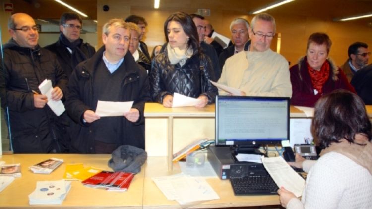 Els diputats i senadors al Palau de Justícia registrant l'escrit on s'autoinculpen © ACN