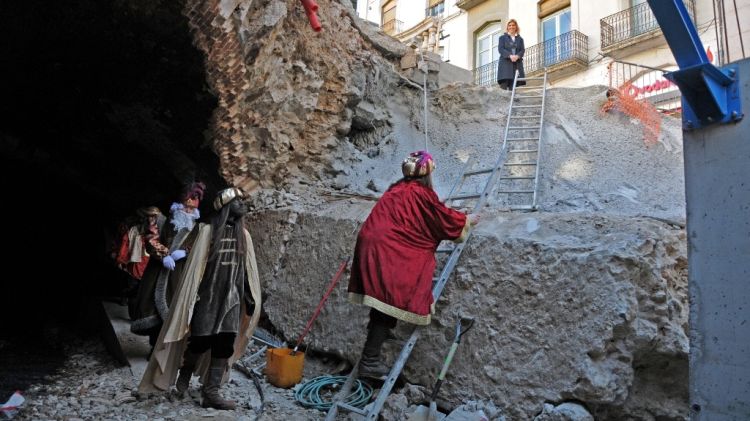 La comitiva arribant per l'esvoranc de la Rambla © Ajuntament de Figueres