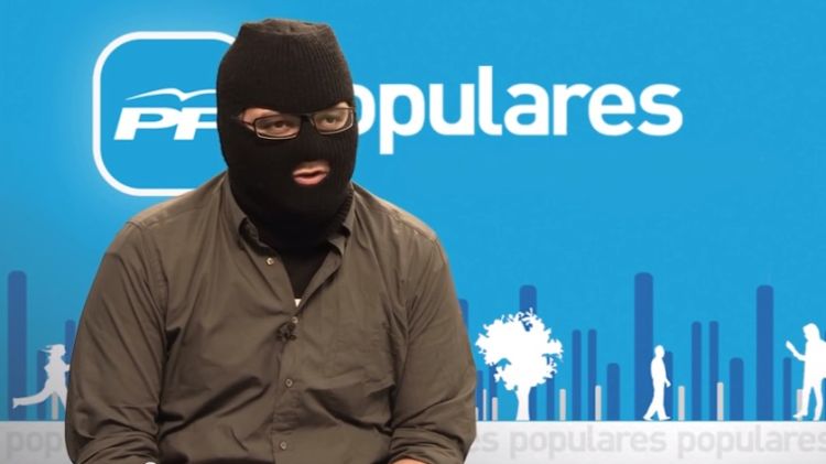 Fotograma del gag "El PP se disuelve" © YouTube