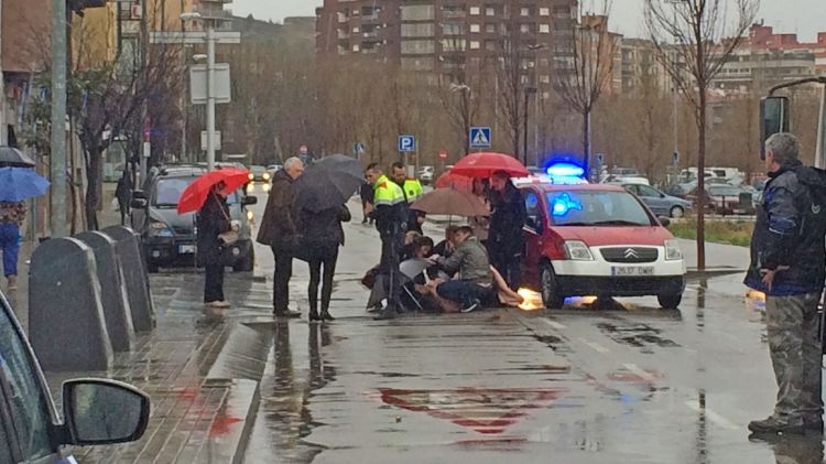 La jove just després de ser atropellada © M. Estarriola