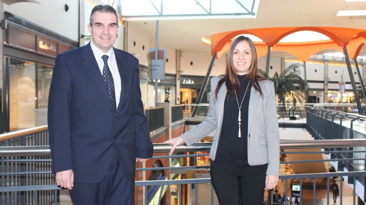 El gerent Pau Jordà acompanyat per la cap de màrqueting, Cristina Plana