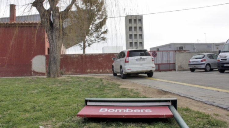 Entrada del parc amb el cartell a terra © ACN