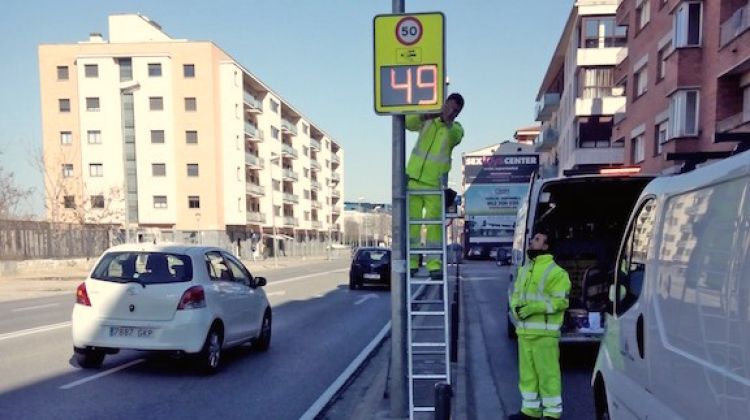 Instal·lant el radar © Aj. de Girona