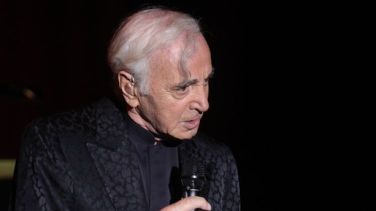 Charles Aznavour durant el concert al Festival Jardins de Cap Roig © ACN