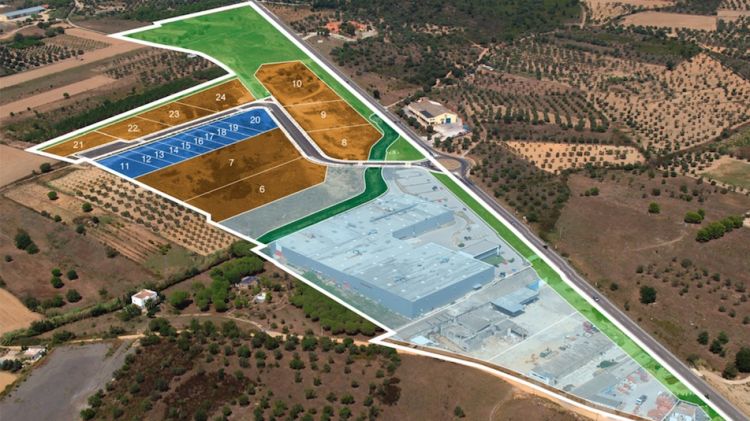 Les parcel·les que surten a la venda dins del sector industrial de Roses © ACN