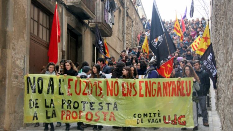 La capçalera de la manifestació d'estudiants de la UdG en contra del 3+2 © ACN