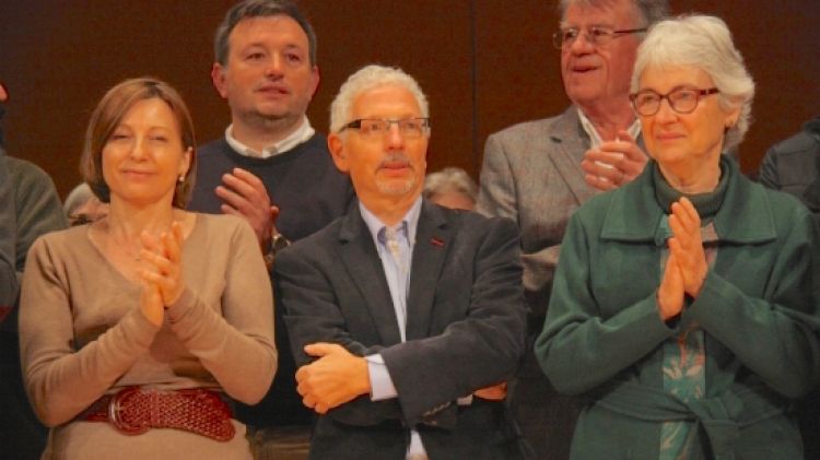 Santiago Vidal flanquejat per Carme Forcadell i Muriel Casals © ACN