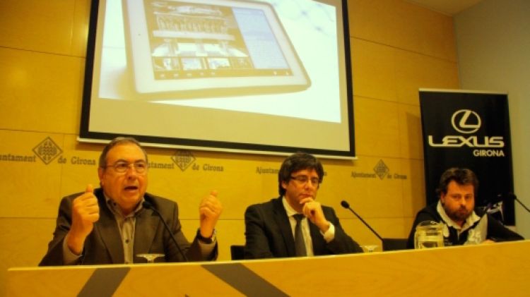 D'esquerra a dreta: Miquel Fañanàs, Carles Puigdemont i Jordi Fañanàs © ACN