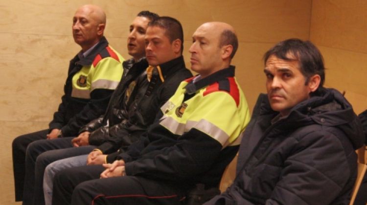 Els tres acusats, durant el primer dia de judici a l'Audiència de Girona (arxiu) © ACN