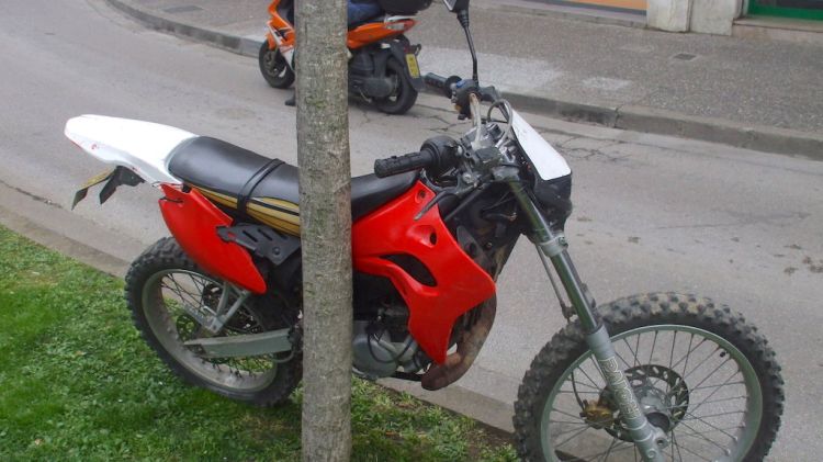 La moto que conduia el detingut