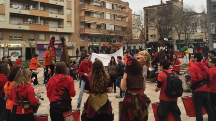 Un instant duran l'actuació final que han realitzat les tres bandes avui a Girona © ACN