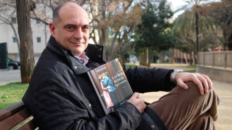 Xavier Bosch amb la seva darrera novel·la © ACN