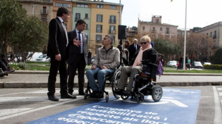 La campanya s'ha presentat aquest matí a davant d'un dels aparcaments a Plaça Catalunya © ACN