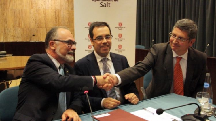 L'alcalde de Salt i el secretari d'Habitatge han signat el protocol aquest matí a Salt © ACN