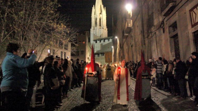 La processó arribant a la Plaça de Sant Feliu © ACN