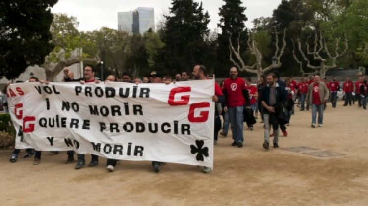 Una seixantena de treballadors de Gas Gas s'han manifestat aquest migdia pel parc de la Ciutadella de Barcelona