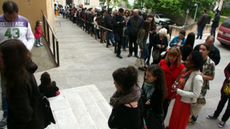 Centenars de persones han omplert la Mercè per participar al càsting i ser un dels 2.000 figurants © ACN