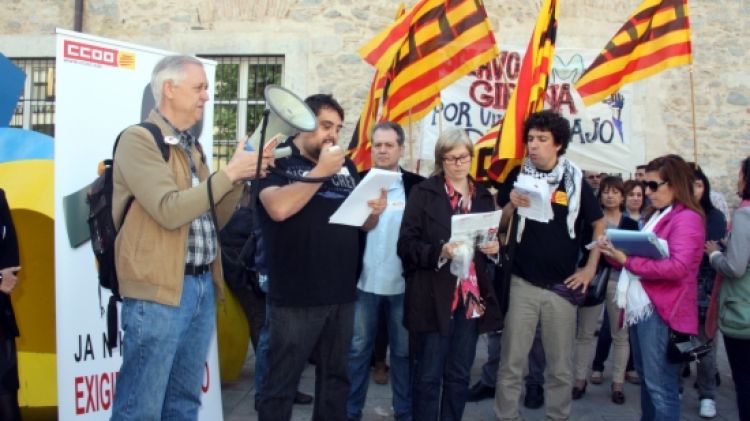 El sindicat CCOO s'ha concentrat davant la Delegació del Govern © ACN