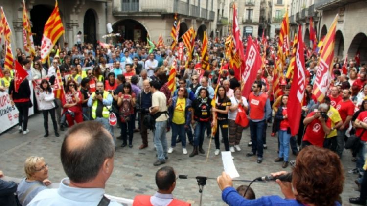 Els dos secretaris generals de CCOO i la UGT de Girona durant els parlaments a la plaça del Vi © ACN