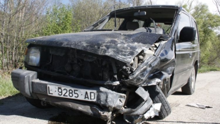 El vehicle que conduïa el jove que ha estat detingut per provocar l'accident i anar begut © ACN