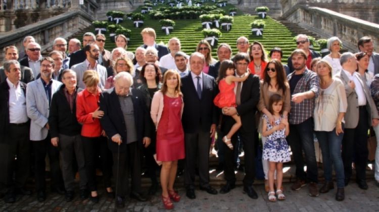 Foto de grup durant la inauguració de la 60ena mostra 'Girona, Temps de Flors' © ACN