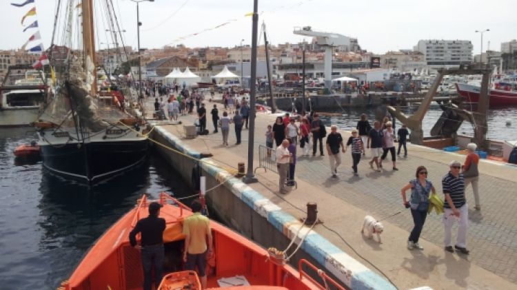 Visitants a la 9a edició del festival 'Palamós, Terra de Mar' © ACN