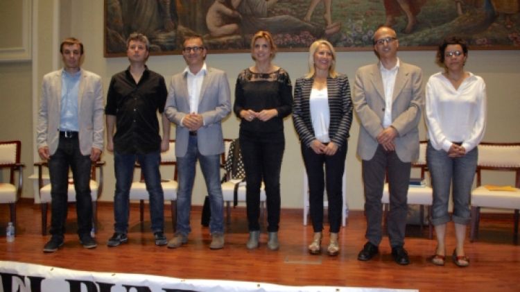 Els set candidats minuts abans de començar el segon debat de candidats a Figueres © ACN