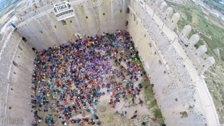 Una imatge del Castell del Montgrí durant la marxa que es va fer l'any passat © ACN
