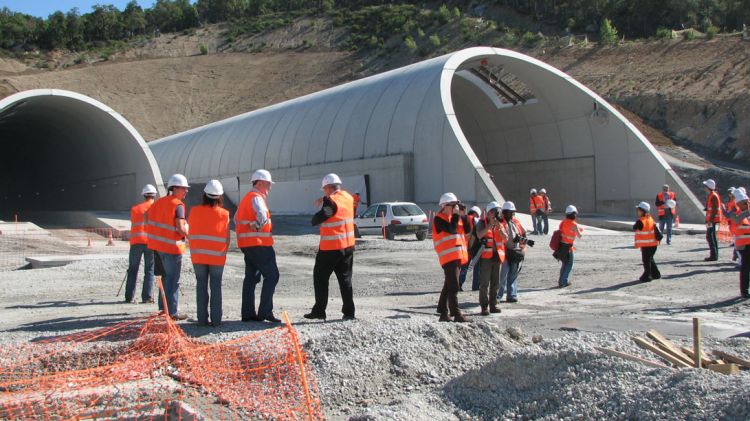 Un moment de la construcció del tram transfronterer del TGV al Pertús © ACN