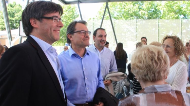 Carles Puigdemont, Artur Mas i Ramon Espadaler, abans de participar en un dinar popular a Girona © ACN