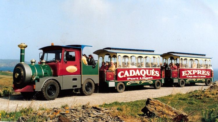 El tren turístic de Cadaqués propietat d'una empresa de Roses