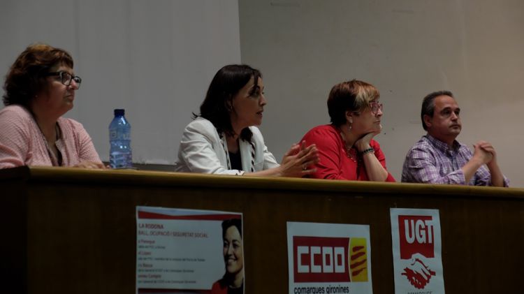 Sílvia Paneque a la taula rodona amb CCOO i UGT