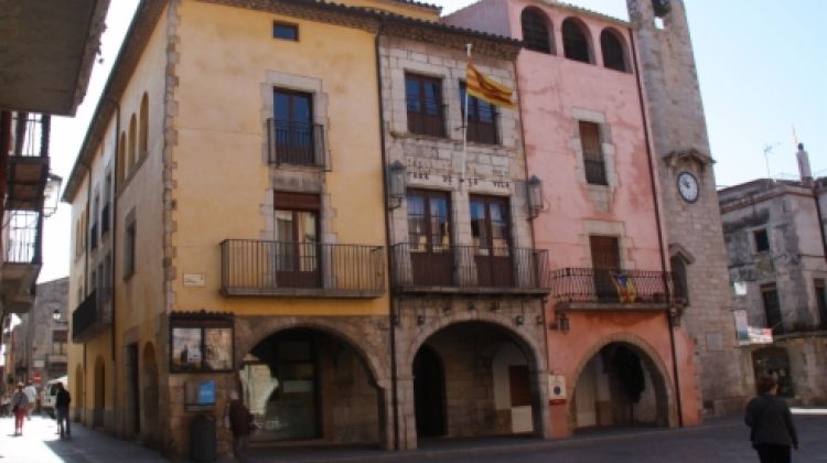 L'Ajuntament de Torroella de Montgrí s'ha despertat avui sense l'estelada © ACN