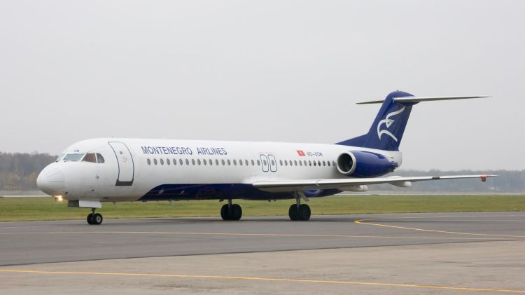 El model que han comprat és un Fokker 100 com aquest de Montenegro Airlines