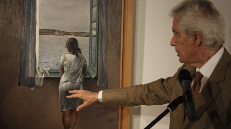 Antoni Pitxot comentant l'obra 'Una noia a la finestra' de Salvador Dalí © ACN