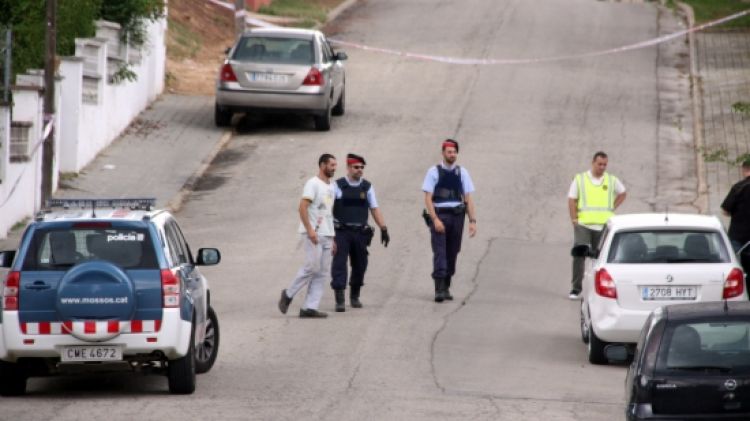 Els mossos s'han endut el veí del carrer Pau Casals 17 de Sils © ACN