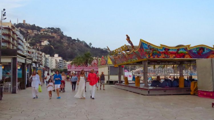 Les atraccions ja són instal·lades al Passeig Marítim