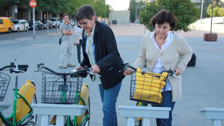 L'alcaldessa de Girona, Anna Pagans, i la tinenta d'alcalde de Mobilitat, Isabel Salamaña © ACN