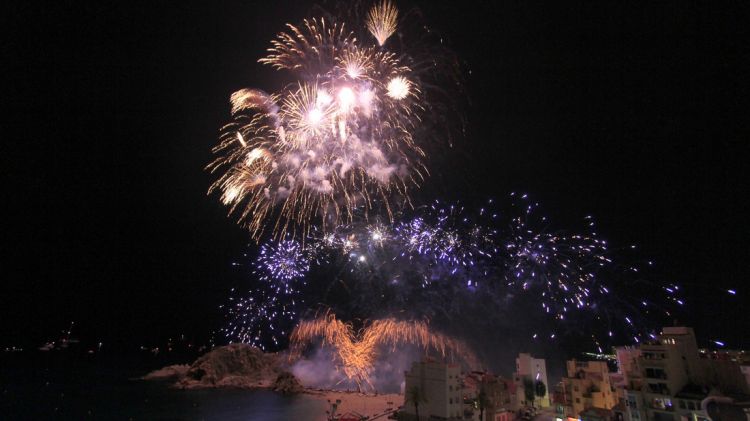 Actuació de la pirotècnia Angústias el 2014