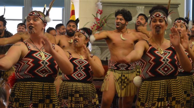 El grup neozelandès Te Whanau a Apanui avui a la presentació