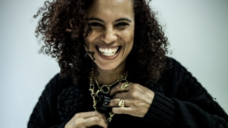 Neneh Cherry en una imatge promocional