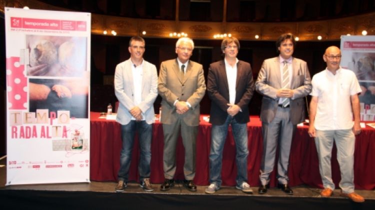 D'esquerra a dreta; Jordi Viñas, Ferran Mascarell, Carles Puigdemont, Pere Vila i Salvador Sunyer © ACN