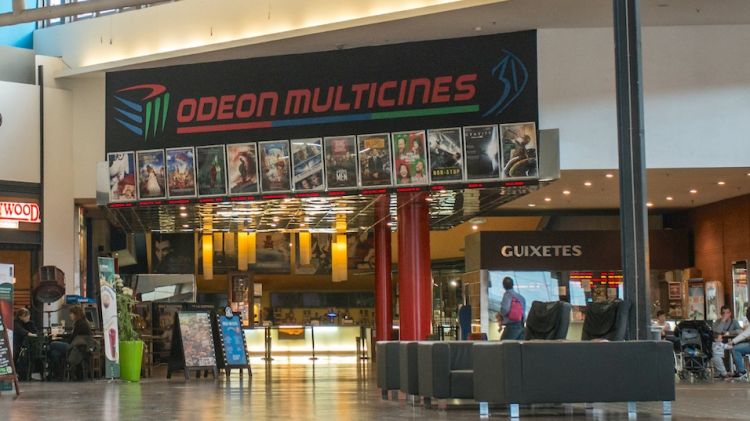 Entrada dels cinemes Odeon de l'Espai Gironès