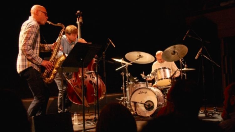 Joshua Redman, Ole Morten Vågan i Jordi Rossy a Girona ahir a la nit © ACN