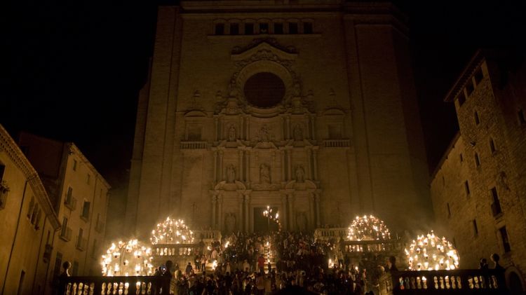 Les escales de la Catedral de Girona il·luminades amb espelmes © Carles Palacio