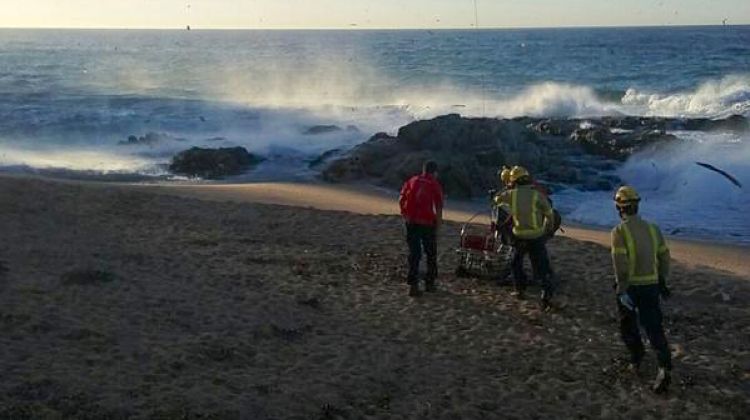 Després de recuperar el cos de la turista © Bombers