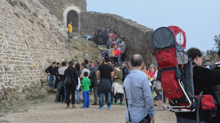 Turistes al Castell de Montsoriu el dia de la Hispanitat del 2015