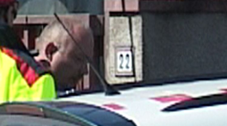 El detingut després de la inspecció ocular de casa seva © ACN