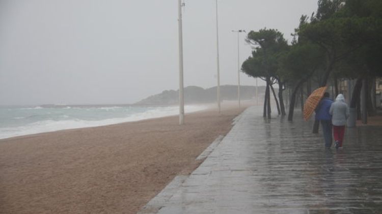 Els efectes de la llevantada a Platja d'Aro © ACN